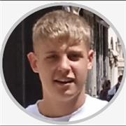 Studente Liceale impartisce lezioni di inglese per ragazzi delle scuole medie, 1a e 2a superiore